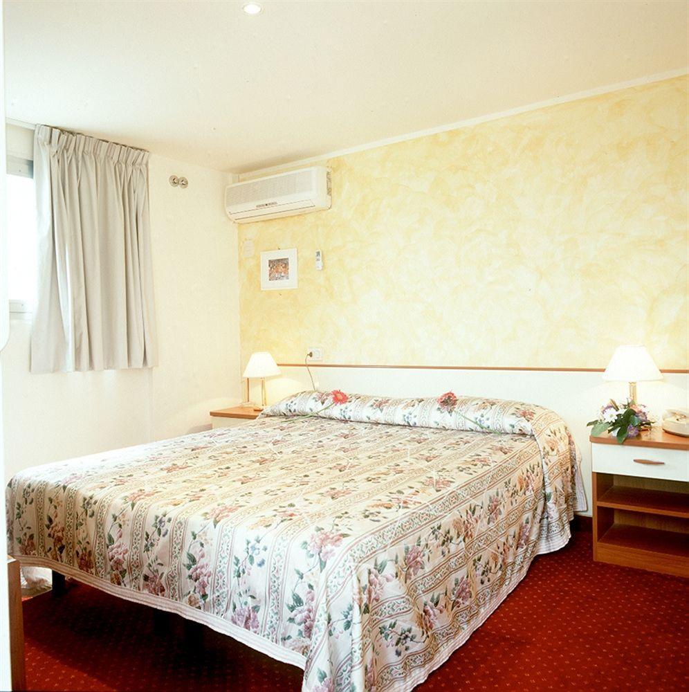 Hotel Mirabella ริชโชเน ภายนอก รูปภาพ